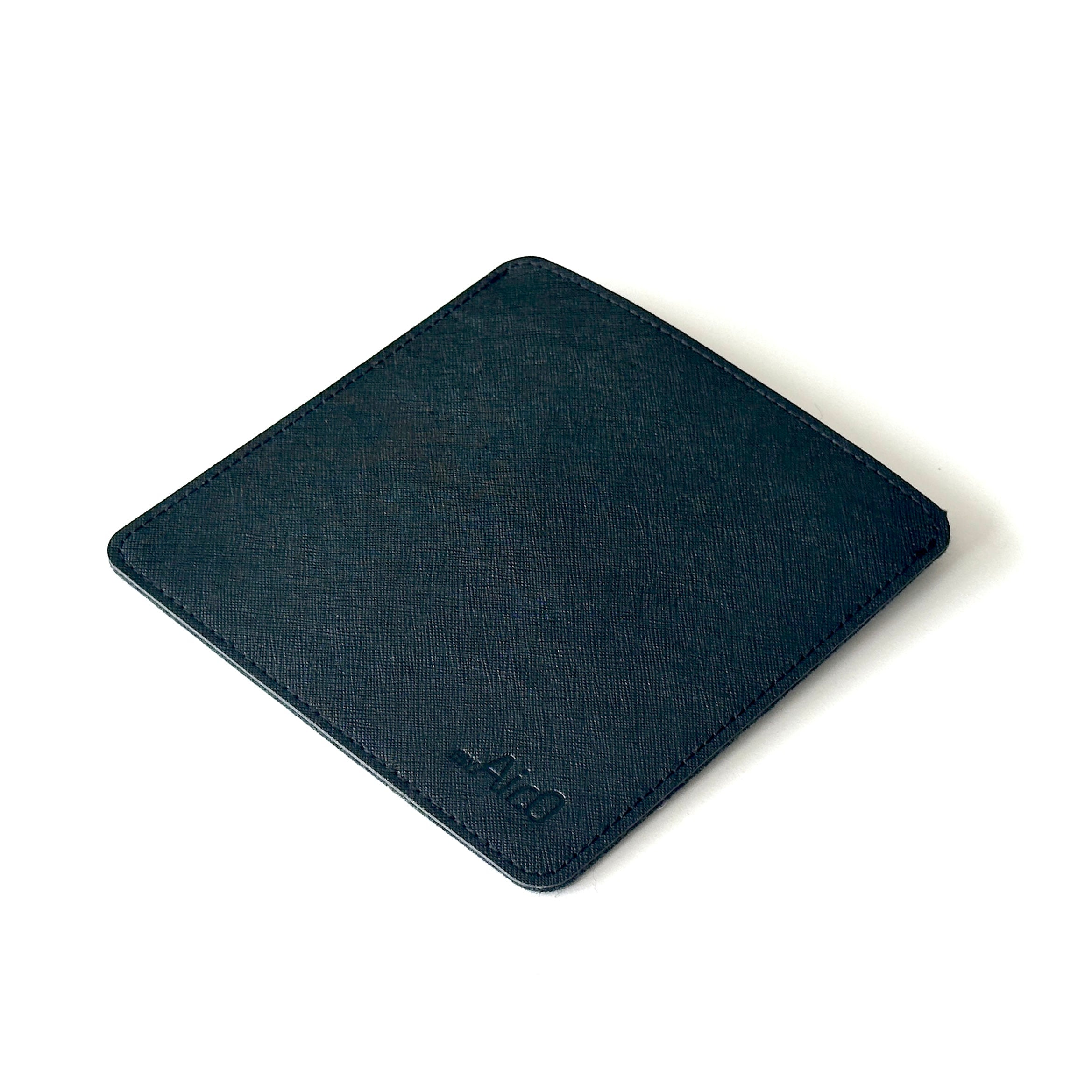ORiMouse_BagPad_DarkGreyBlackPearl_Closed_45A.jpg